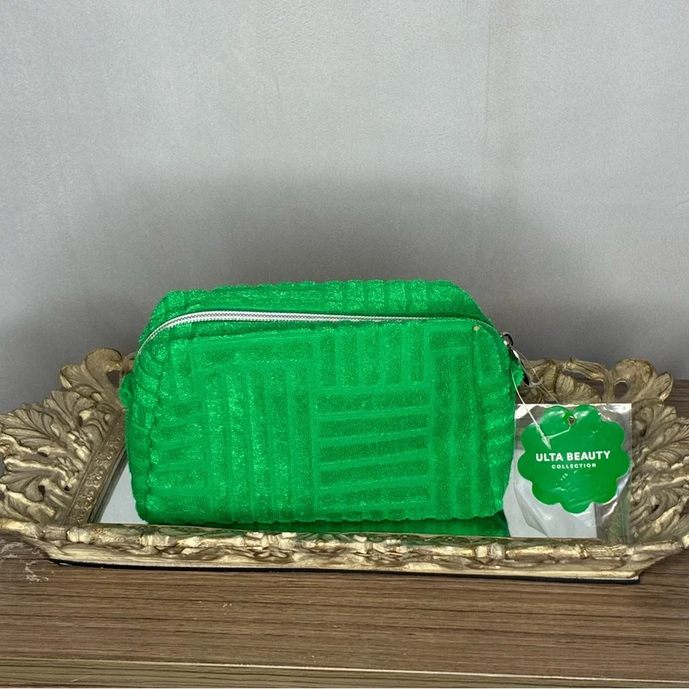 NWT Ulta Green Textured Makeup Pouch with Make Gift Set